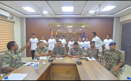 आतंक का अंत: 6 महिला समेत 9 कुख्यात नक्सलियों ने हथियार छोड़े, संविधान अपनाया