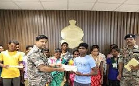 हथियार के साथ आत्मसमर्पण करने वाले नक्सलियों को सरकार देगी लाखों रुपए