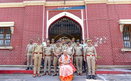 उत्तरप्रदेश- प्रदेश की राज्यपाल श्रीमती आनंदीबेन पटेल ने लखनऊ स्थित ऐतिहासिक कोतवाली चौक का निरीक्षण किया