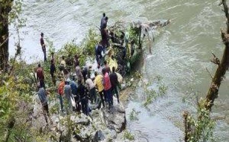 रामबन में बादल फटने से कहर, भयंकर बाढ़ और भूस्खलन में तीन की मौत, 100 लोगों को बचाया गया