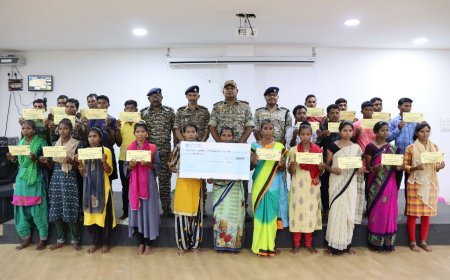 28.50 लाख रूपये के 14 इनामी माओवादियों सहित कुल 24 माओवादियों का पुलिस के समक्ष आत्मसमर्पण
