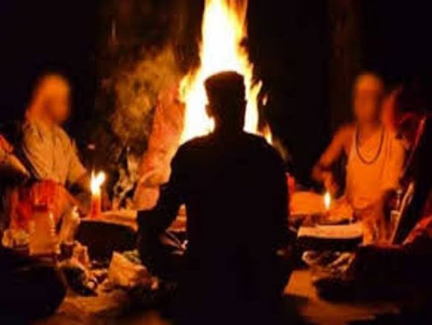 श्मशान में आधी रात तंत्र-मंत्र का खेल: लड़की संग तांत्रिक क्रिया कर रहे पुजारी, गांववालों ने मचाया हंगामा"