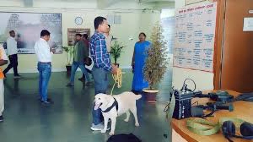कवर्धा कलेक्ट्रेट को उड़ाने की धमकी, खाली कराया गया परिसर, बम की तलाश में जुटी रही पुलिस"