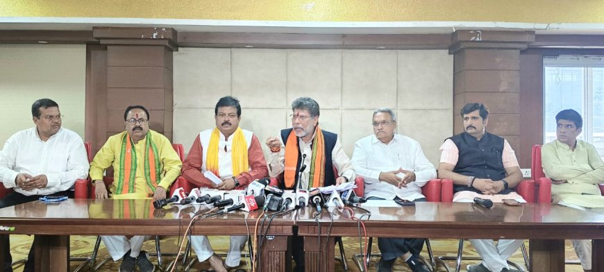 कांग्रेस देश का ध्यान भटकाने के लिए धरना प्रदर्शन को अपराध संरक्षण का हथियार बना रही कांग्रेस को जमीन और फंड लूटने का अधिकार नही..।