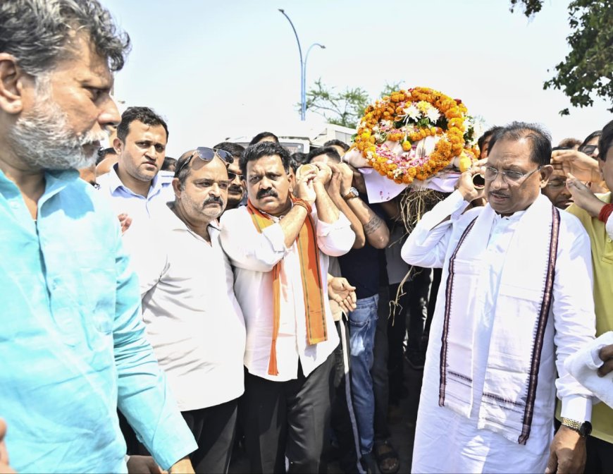 आतंकी हमले में मारे गए दिनेश मिरानिया को मुख्यमंत्री ने दी अंतिम विदाई, कहा - “प्रदेश ने बहादुर बेटा खोया”