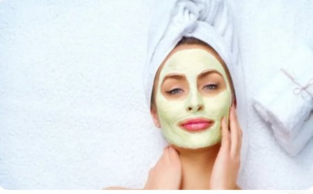 गर्मी में चेहरा कैसे रखें ग्लोइंग और बेदाग? आज़माएं ये देसी गिलोय फेस पैक