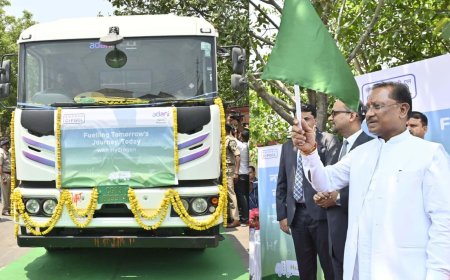 मुख्यमंत्री  विष्णु देव साय ने देश के पहले हाइड्रोजन फ्यूल ट्रक को दिखाई हरी झंडी