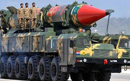 पाकिस्तान का न्यूक्लियर बम ध्वस्त हुआ है, और उसके पीछे भारत की  सैन्य कार्रवाई  रणनीतिक ऑपरेशन रहा है