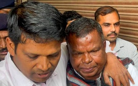 छत्तीसगढ़ शराब घोटाला: पूर्व मंत्री कवासी लखमा गिरफ्तार, कई अधिकारियों पर भी गिरफ़्तारी और छापेमारी की कार्रवाई