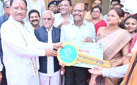 CM साय ने खुद की महतारी सदन की तराई, मुरमुंदा में सौंपे 226 घरों की चाबियां