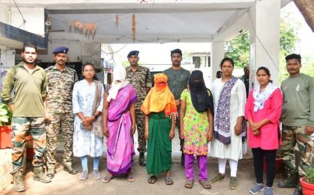 कांकेर: 36 लाख के इनामी 5 नक्सली गिरफ्तार, दो नाबालिग शामिल | C-60 और CRPF की बड़ी कार्रवाई