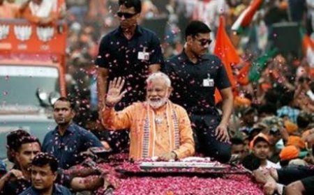 वडोदरा में PM मोदी का भव्य रोड शो: 'सिंदूर सम्मान यात्रा' में उमड़ा जनसैलाब, कर्नल सोफिया के परिवार ने किया भावुक स्वागत