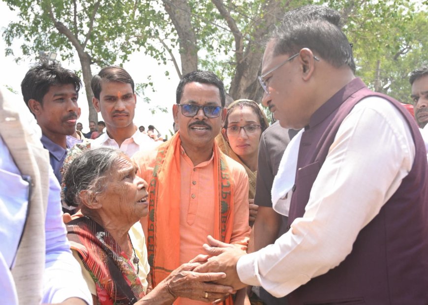 खाट चौपाल में सुनी दिल की बात: सक्ती के करिगांव में मुख्यमंत्री ने बिना तामझाम सुनी जनता की समस्याएं