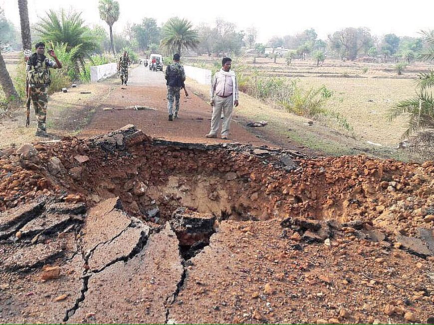 छत्तीसगढ़ में बड़ा नक्सली हमला, IED ब्लास्ट में तीन जवान शहीद