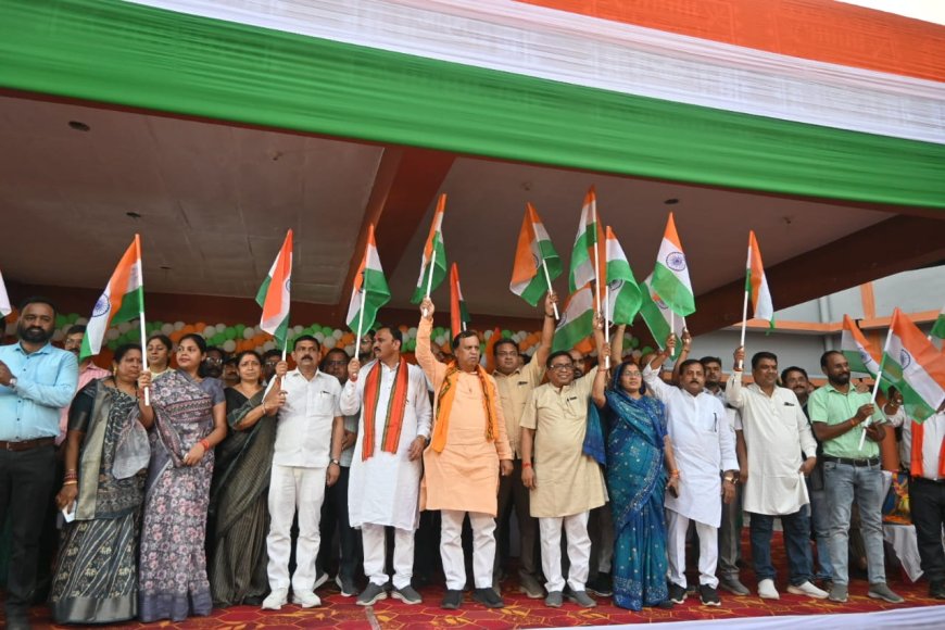 ऑपरेशन सिंदूर राष्ट्रीय सुरक्षा के लिए नागरिक तिरंगा यात्रा का आयोजन जिले के प्रभारी मंत्री श्याम बिहारी जायसवाल के नेतृत्व में सकरी में निकली तिरंगा यात्रा
