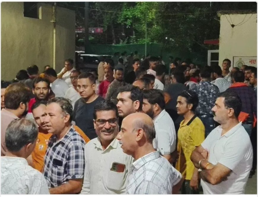 बिलासपुर में बॉयफ्रेंड के साथ भागी लड़की परिजनों ने थाने में किया हंगामा विधायक निवास का घेराव.. मामला लव जिहाद का