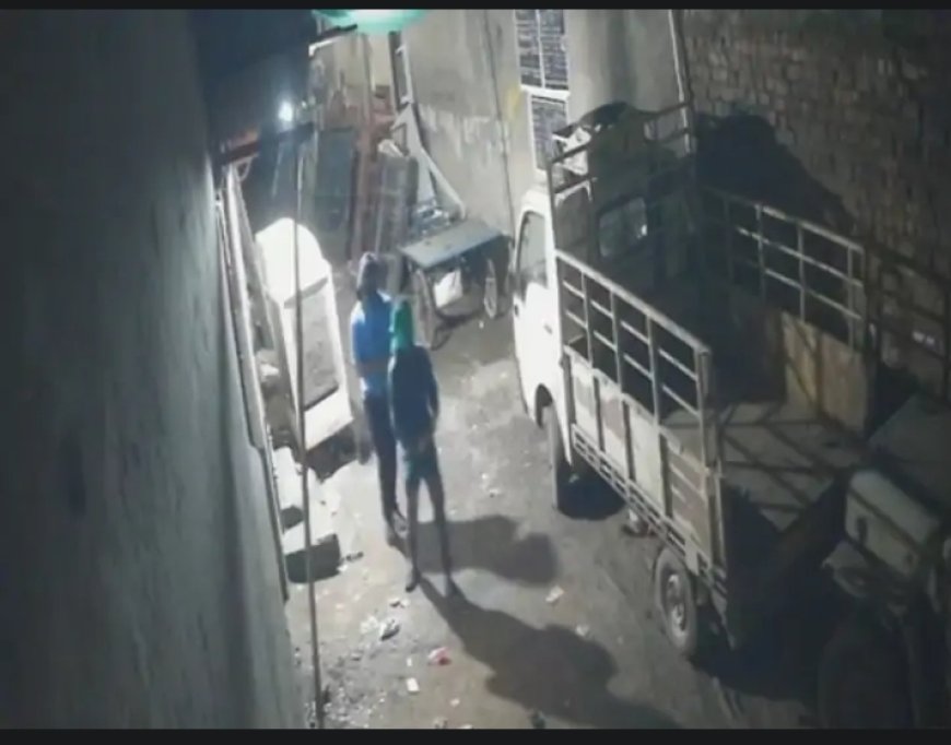 रायपुर: मौदहापारा की राशन दुकान में चोरी, कैश काउंटर से उड़ाए लाखों के नोट, CCTV में कैद हुए नकाबपोश चोर