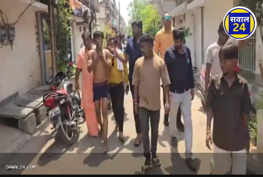 गौवंश के साथ अश्लील हरकत? रायपुर में युवक की शर्मनाक हरकत पर फूटा जनाक्रोश, भीड़ ने नंगा कर निकाला जुलूस