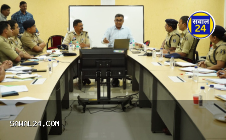 रायपुर : पुलिस अधिकारियों की समीक्षा बैठक, यातायात व नशा तस्करी पर कड़ी कार्रवाई के निर्देश