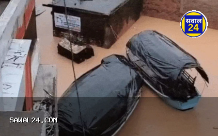 चित्रकूट में बाढ़ का कहर: मंडाकिनी का जलस्तर बढ़ने से घाट डूबे, सड़कों पर चल रही नावें