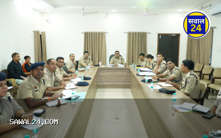 छत्तीसगढ़: रायपुर रेंज में अपराध समीक्षा बैठक, IG ने दिए NDPS, साइबर और अवैध गतिविधियों पर सख्त कार्रवाई के निर्देश