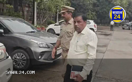 योगी सरकार में महिला सुरक्षा सर्वोपरि: मंत्री असीम अरुण ने निजी सचिव को कराया गिरफ्तार