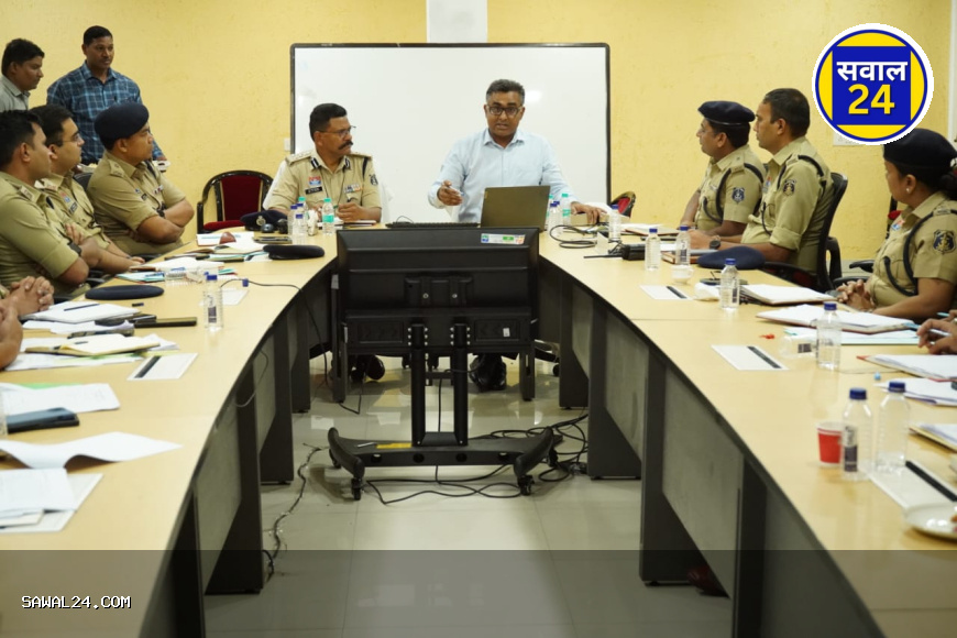 रायपुर : पुलिस अधिकारियों की समीक्षा बैठक, यातायात व नशा तस्करी पर कड़ी कार्रवाई के निर्देश