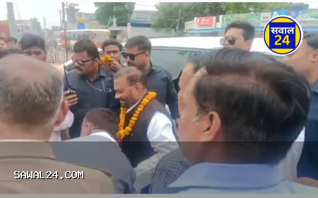 रायबरेली में स्वामी प्रसाद मौर्य पर हमला, थप्पड़ों की बरसात – रामायण विवाद से जुड़ा बताया जा रहा मामला