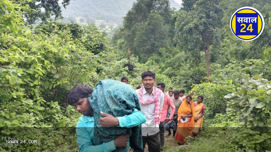 सड़क न होने से एंबुलेंस नहीं पहुंची, पिता ने बेटे का शव 4 किमी तक कंधे पर ढोया
