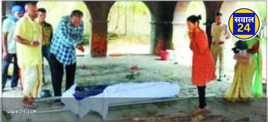 Dolphin International School scam डॉल्फिन इंटरनेशनल स्कूल घोटाला : संचालक राजेश शर्मा की पत्नी की जेल में मौत, अंतिम यात्रा में शामिल हुए गिनती के लोग