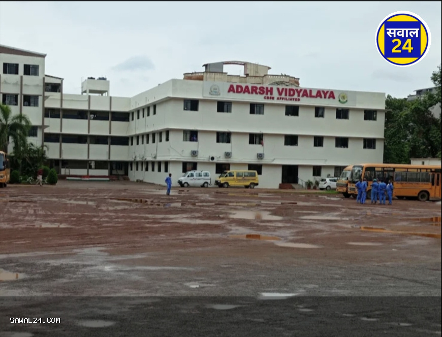 रायपुर: आदर्श नगर मोवा के स्कूल में तिलक, बिंदी, चूड़ी और कलावा पर रोक, अभिभावकों व नागरिकों का विरोध प्रदर्शन