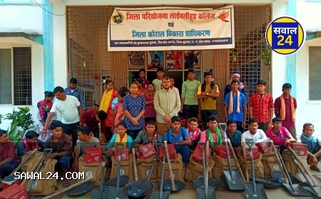 32 पुनर्वासित युवाओं को मेसन आत्मसमर्पण से आत्मनिर्भरता: सुकमा में युवाओं को मिली नए जीवन की मजबूत नींव